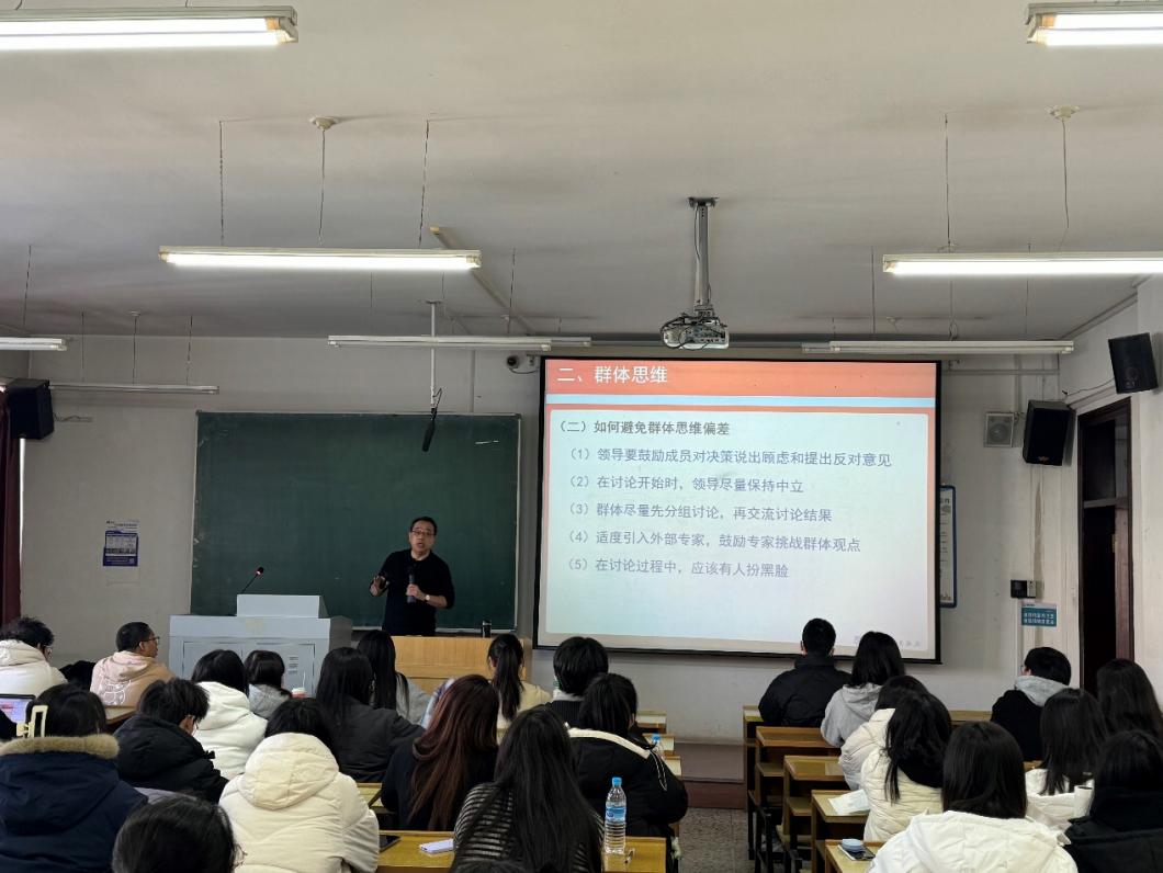 会议室里的人们描述已自动生成